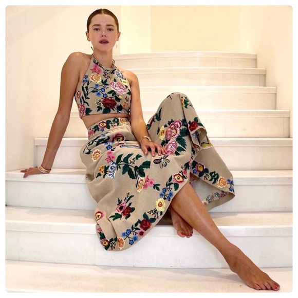 ALICE + OLIVIA Jaymee Embroidered Halter Top - Picture 7 of 15